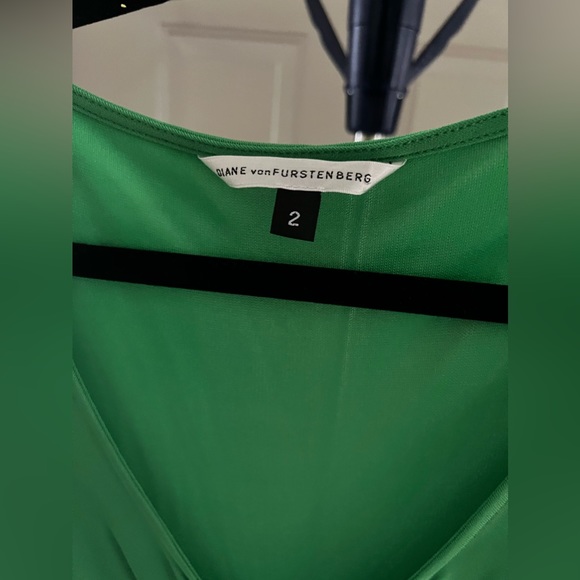 Diane von Furstenberg green dress. Size 2 - Picture 3 of 3